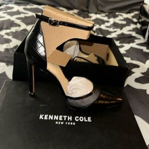 Kenneth Cole, black heels, never worn, size 8